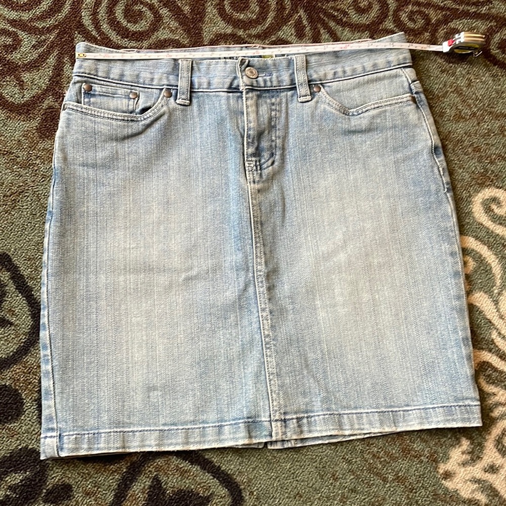Vintage Old Navy Denim Skirt. Size 2.